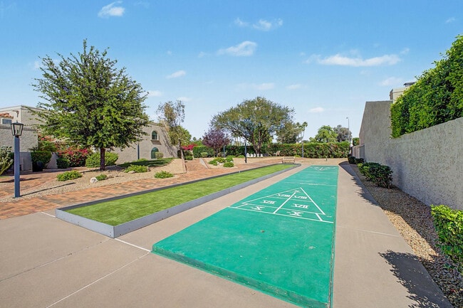 Building Photo - 8407 E Del Camino Dr