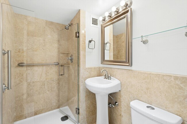 Building Photo - 8 Whittier Pl