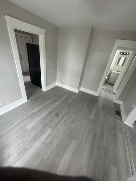 Building Photo - 1421 Long Ave