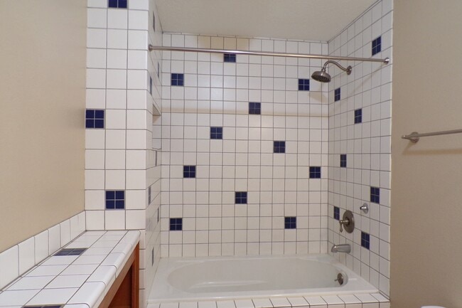Building Photo - 1420 Dollar St