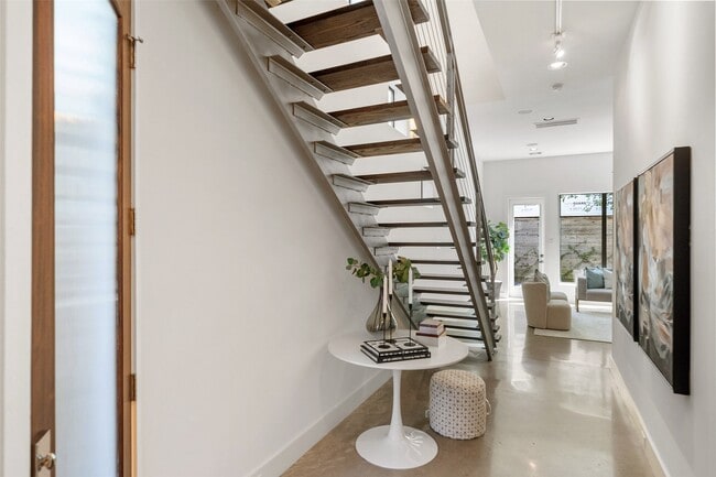 Building Photo - 316 Birdsall St