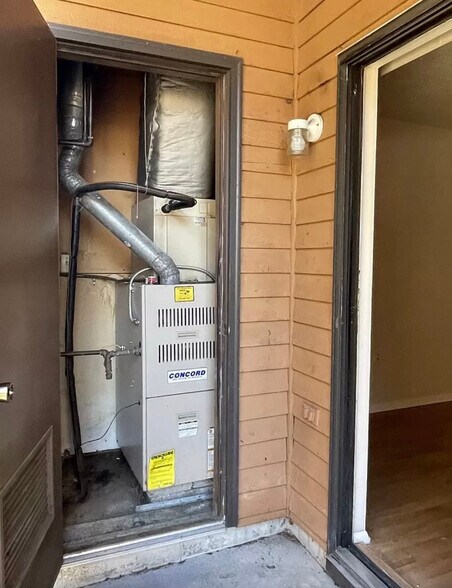 Building Photo - 1712 Blackstone Dr