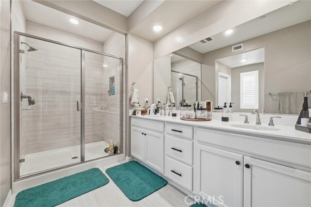 Building Photo - 155 Spectacle