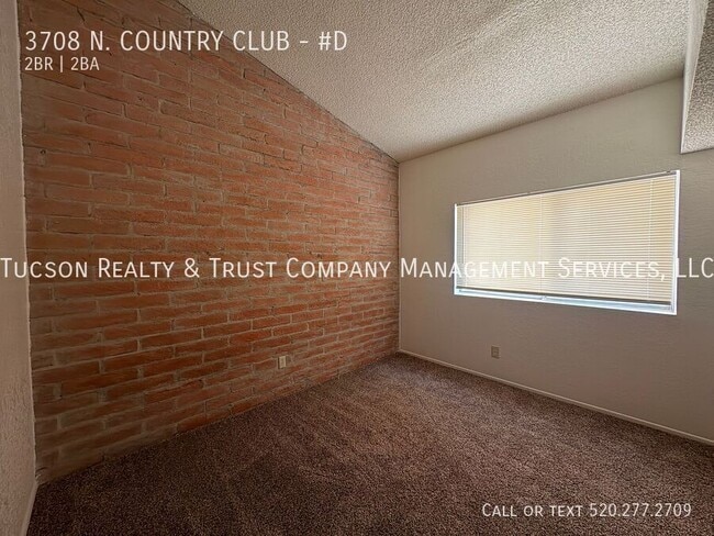 Building Photo - 3708 N Country Club Rd