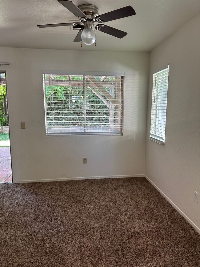 Building Photo - Cute home in templeton school district