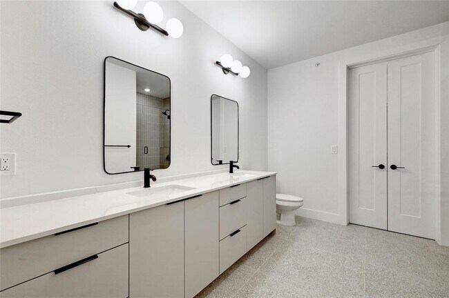 Building Photo - 1701 Simond Ave Ave