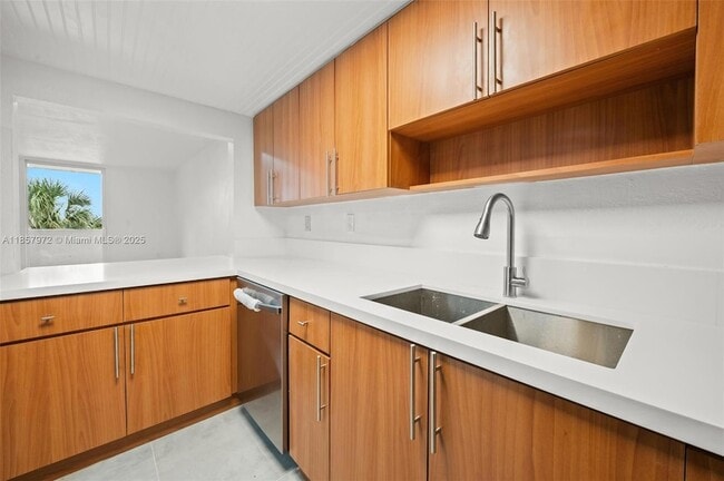Building Photo - 10090 NW 80th Ct