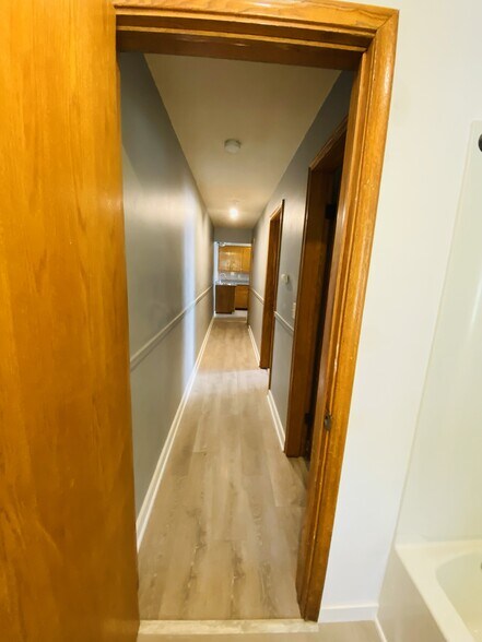 Building Photo - 4533 University Ave NE