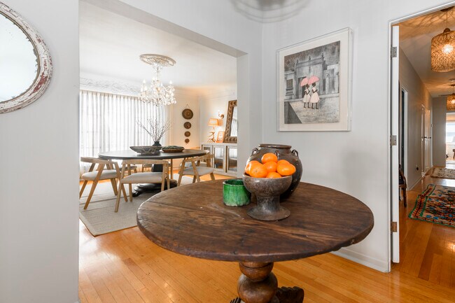 Building Photo - 148 S Orange Dr