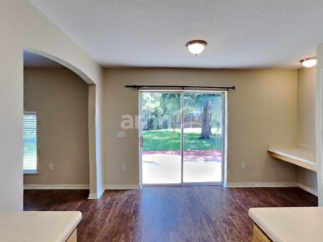 Building Photo - 17051 Lixberry Way