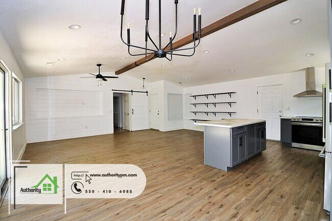 Building Photo - 2151 Hemingway St