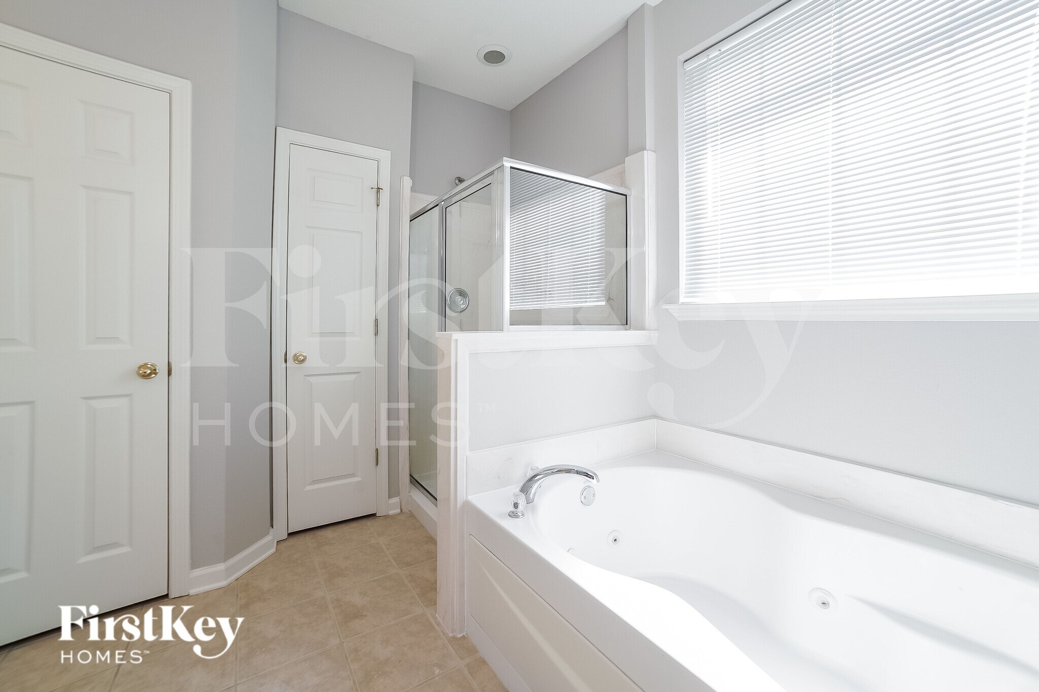 Building Photo - 5515 Southern Peake Dr