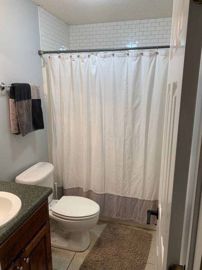 Building Photo - Charming Cherokee Mills Home!