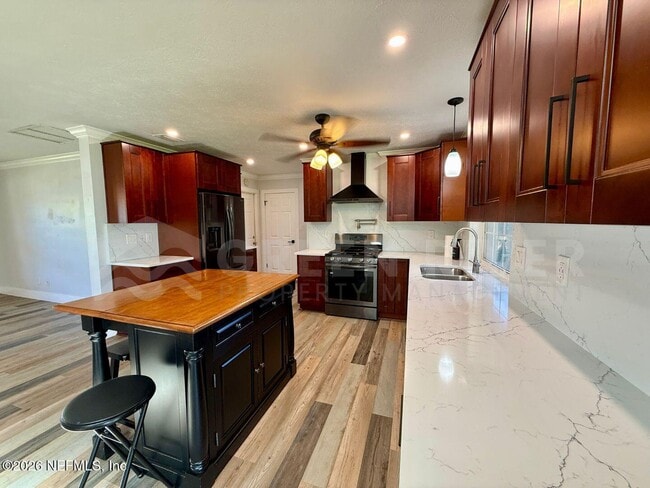 Building Photo - 2 Fairway Rd