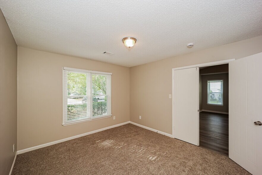 Building Photo - 8062 S Bay Ct