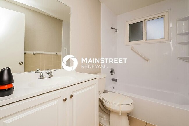Building Photo - 3 Bedroom Pet-Friendly Home in Largo, FL with Main Street Renewal