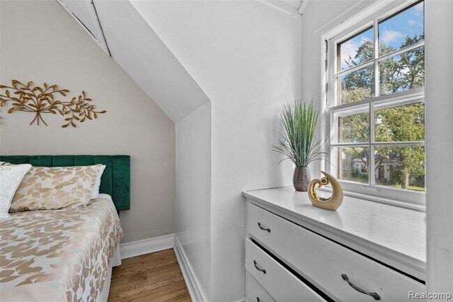 Building Photo - 1674 Eaton Rd