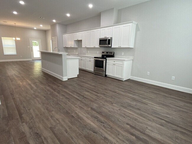 Building Photo - 832 Elkhart St