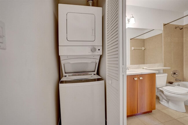 Building Photo - 1050 Crystal Way