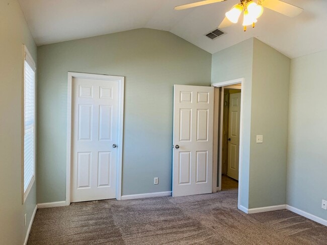 Building Photo - Sought after community, swimming/playground, courtyard, 1 car garage, 2 bed/2.5 bath, granite  co...