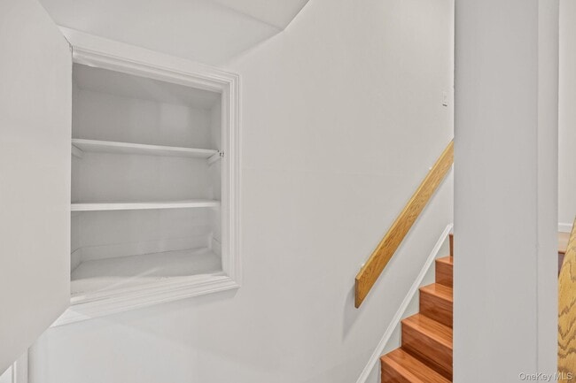 Building Photo - 11 Pondview Cl