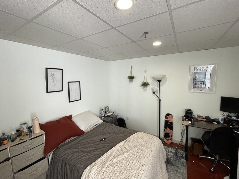 Building Photo - 72 Kneeland St