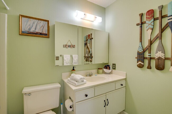 Building Photo - 140 Spanish Oak Dr