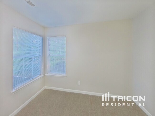 Building Photo - 5407 River Falls Dr