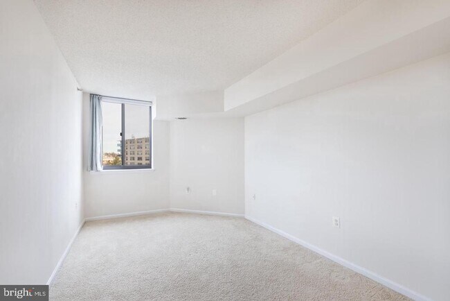 Building Photo - 1001 N Randolph St