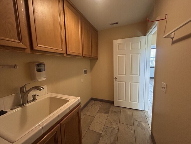 Building Photo - 37978 Spur Dr