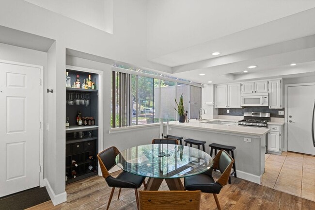 Building Photo - 26481 Olivewood