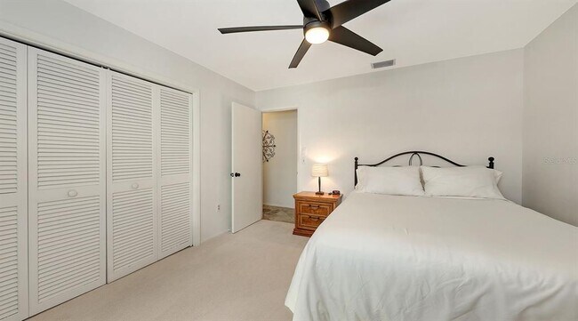 Building Photo - 6717 Roxbury Dr