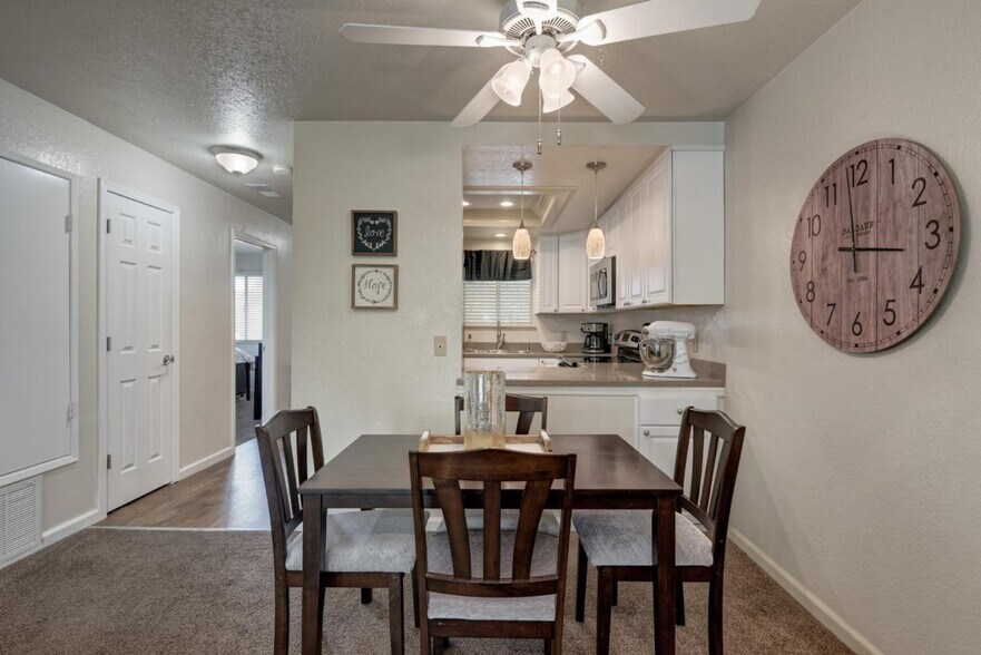 Building Photo - 1324 Chateau Cmn