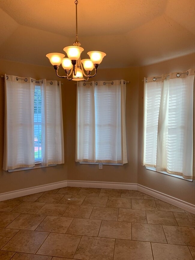 Building Photo - 116 Mariposa Dr