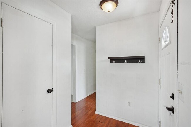 Building Photo - 503 Holt Cir