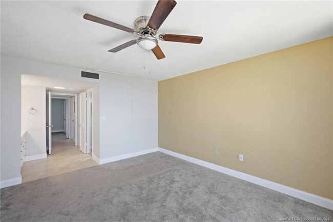 Building Photo - 10410 S Ocean Dr
