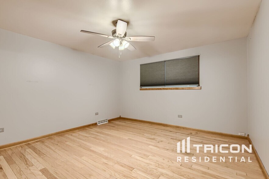Building Photo - 14353 S Glen Dr W