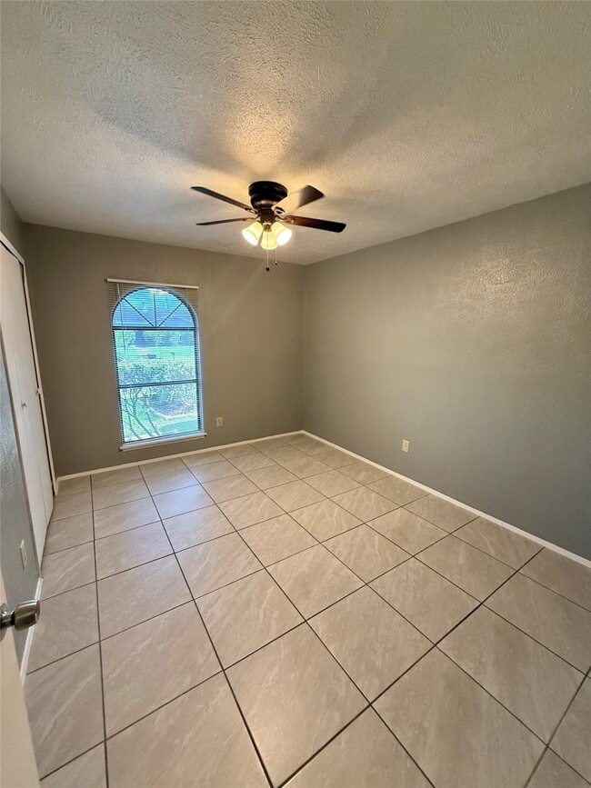 Building Photo - 14650 Lourdes Dr