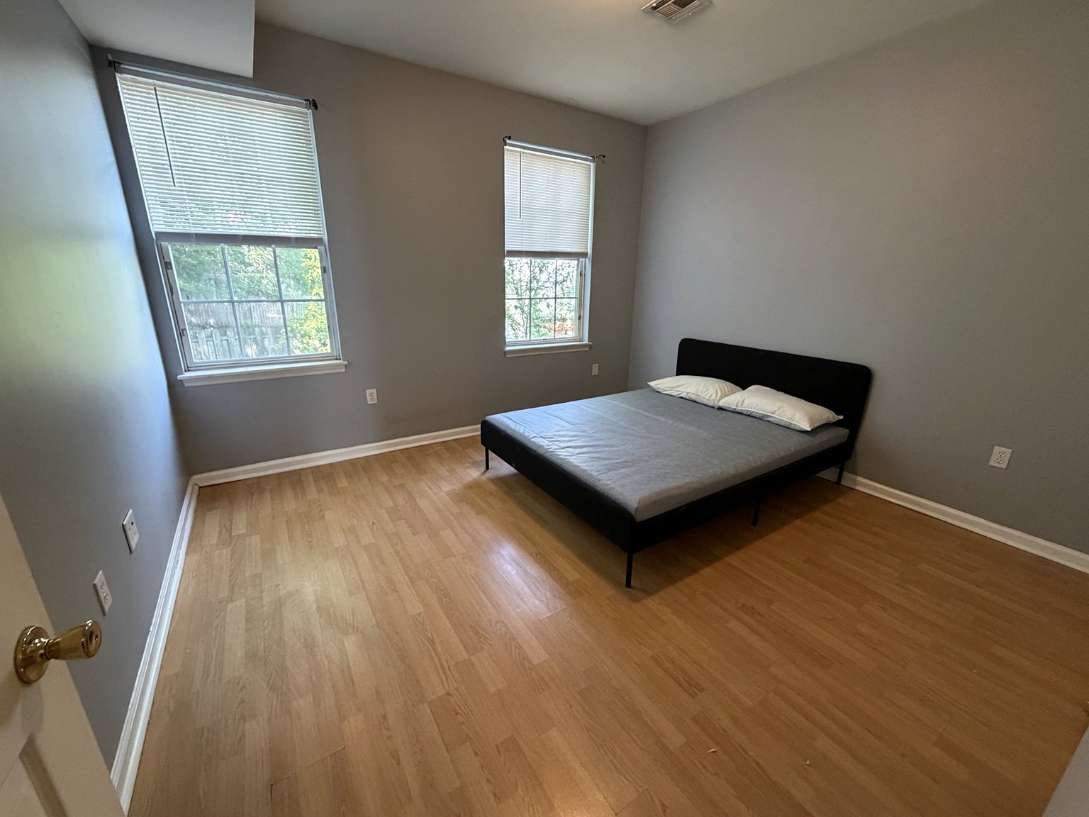 Building Photo - 372 Bramhall Ave