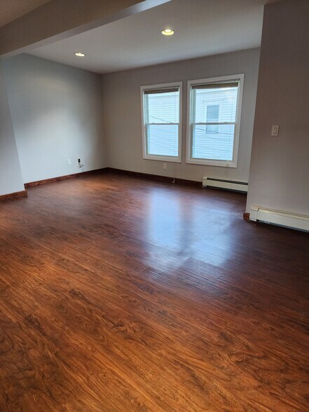 Primary Photo - 130 Hampshire St