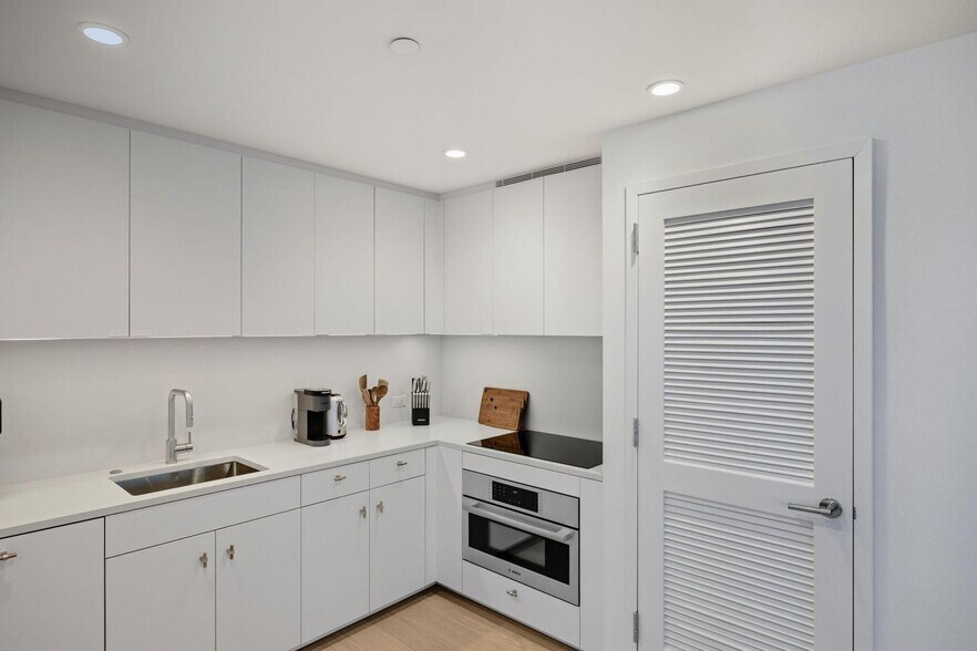 Building Photo - 16 Dupont St