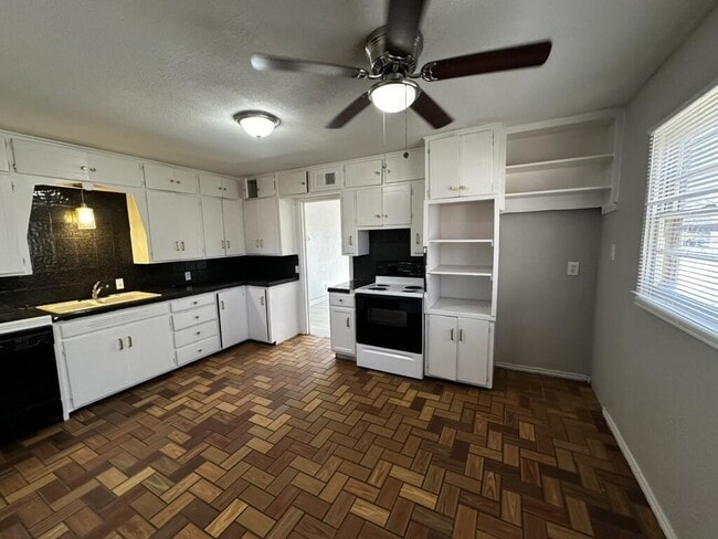 Building Photo - 1602 39th St