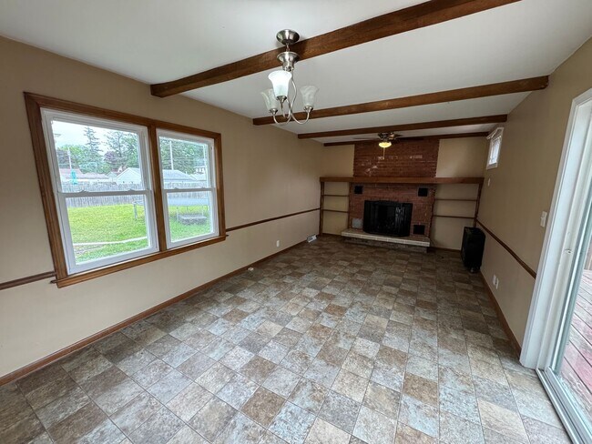 Building Photo - Charming 3 Bedroom Home With Fireplace and 2-Car Garage in Moline!