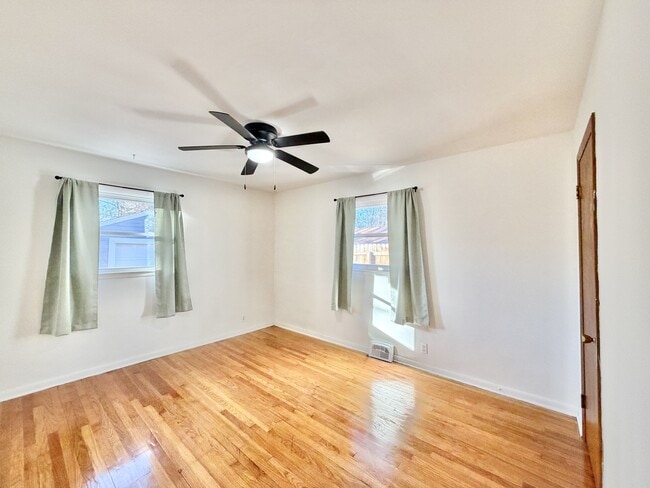 Building Photo - 1616 Dewey Ave