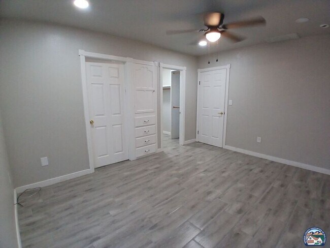 Building Photo - 141 N 5th St