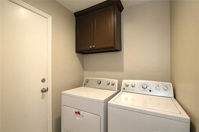 Building Photo - 10209 Aberdeen Dr