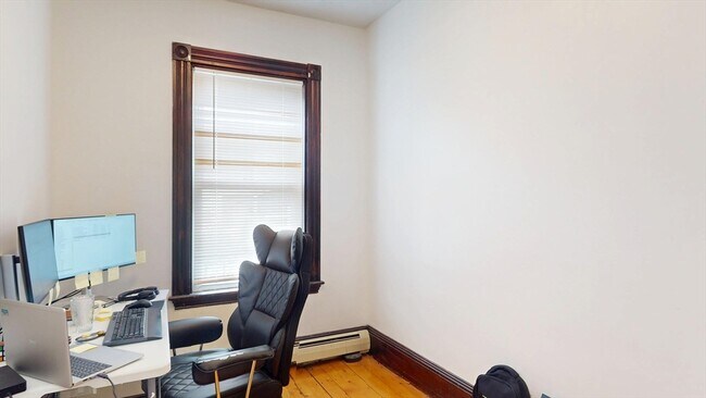 Building Photo - 39 Temple St