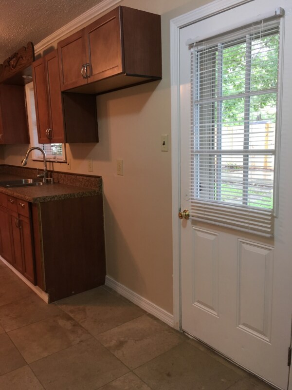 Building Photo - 659 Meadow Dr