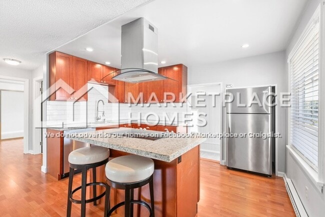 Building Photo - 615 S 225th St