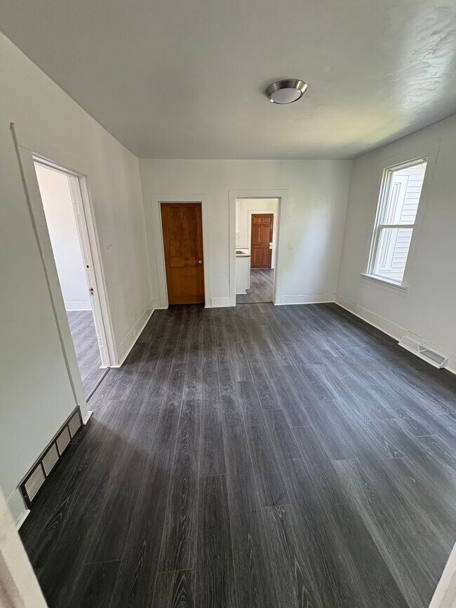 Building Photo - 743 Woodland Ave